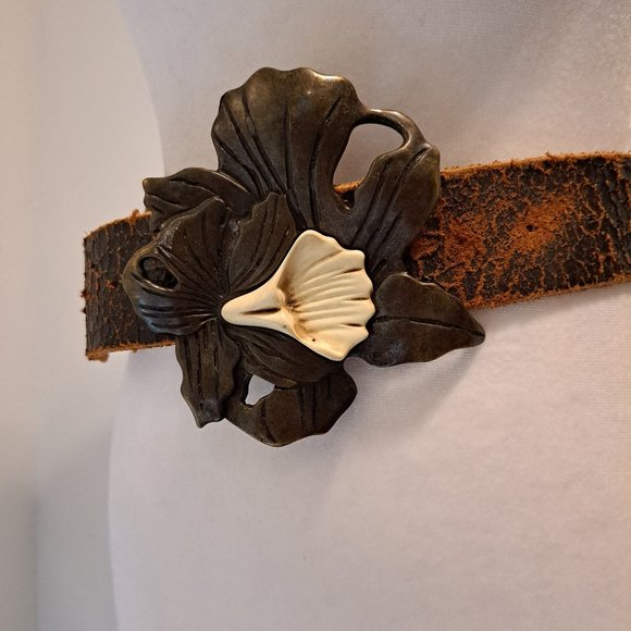 Brown Leather Belt with Flower Buckle Size 70 main image 14